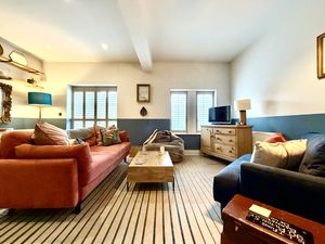 Living Area- click for photo gallery